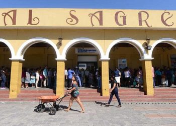 Delincuentes se enfrentan a Policía en intento de robo en almacén del centro de San Salvador