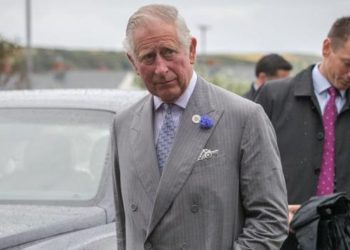 Un Príncipe Carlos furioso evalúa una drástica medida contra Meghan Markle y Harry