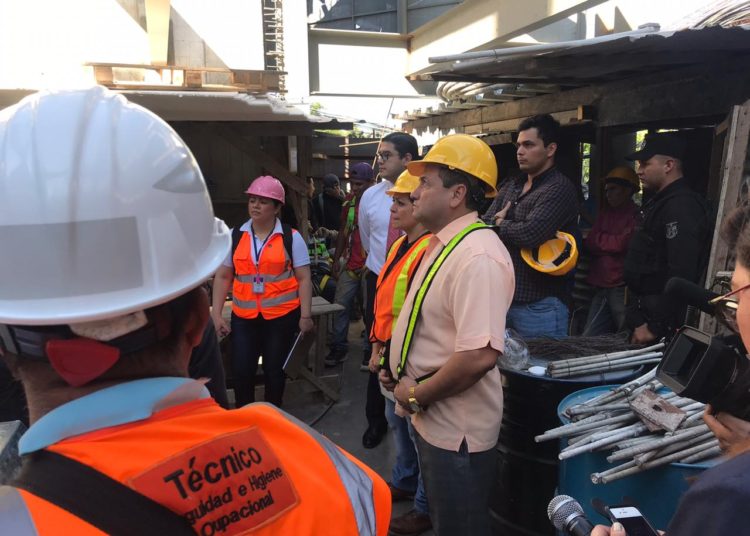 Ministro de Trabajo ordena el cierre de una construcción de lujosos apartamentos por no cumplir las normas de seguridad