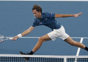 Por violento el ruso Daniil Medvedev estuvo al borde de la descalificación en la ATP Cup