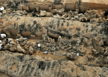 Descubren 200 guerreros de terracota en China