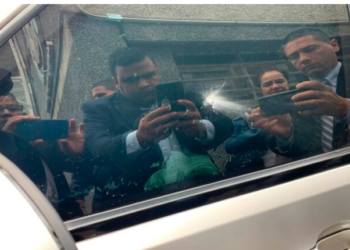 (VIDEO) Colectivos chavistas dispararon a los diputados opositores que iban a sesionar a la Asamblea Nacional