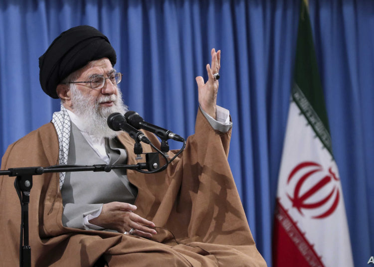 El ayatollah Khamenei dijo que el ataque con misiles de Irán contra bases militares de EE.UU. “no es suficiente”