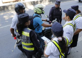 Brigadas infantiles de la PNC imponen esquelas morales a conductores en la Troncal del Norte