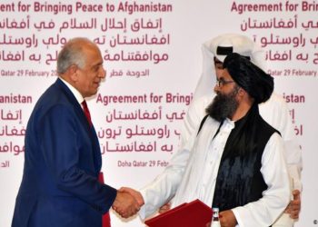 EE.UU. y los talibanes firman un acuerdo para poner fin a los 18 años de guerra en Afganistán