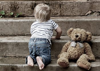 Un niño con gripe muere luego que madre se negara a medicarlo, aconsejada por un grupo de ‘antivacunas’ de Facebook