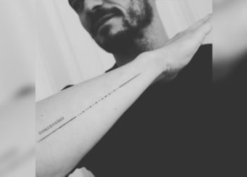 Orlando Bloom muestra un nuevo tatuaje con el nombre de su hijo sin saber nada del error que contiene