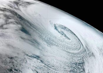 Imágenes de satélite muestran un ‘ciclón bomba’ formado sobre el Atlántico
