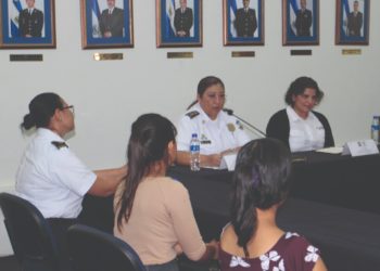Fundación Howard Buffet entrega becas universitarias a hijos de policías fallecidos en cumplimiento del deber