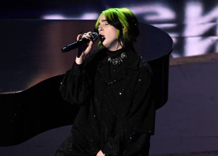 (VIDEO) Billie Eilish conmueve a la audiencia de los Oscar con su ‘Yesterday’