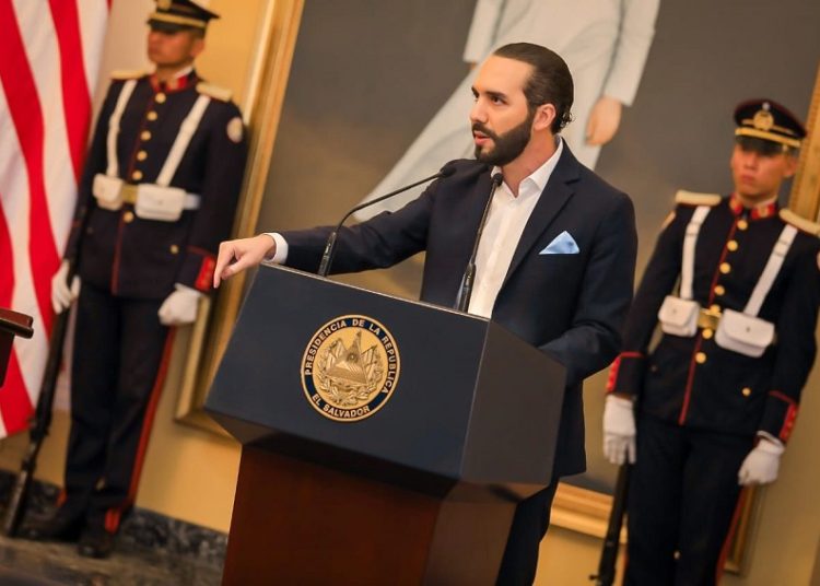 Bukele convoca a salvadoreños para que asistan a la Asamblea Legislativa este domingo a presionar por préstamo