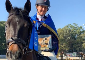 Salvadoreña Carolina Bustamante triunfa en competencia de ecuestres en Guatemala