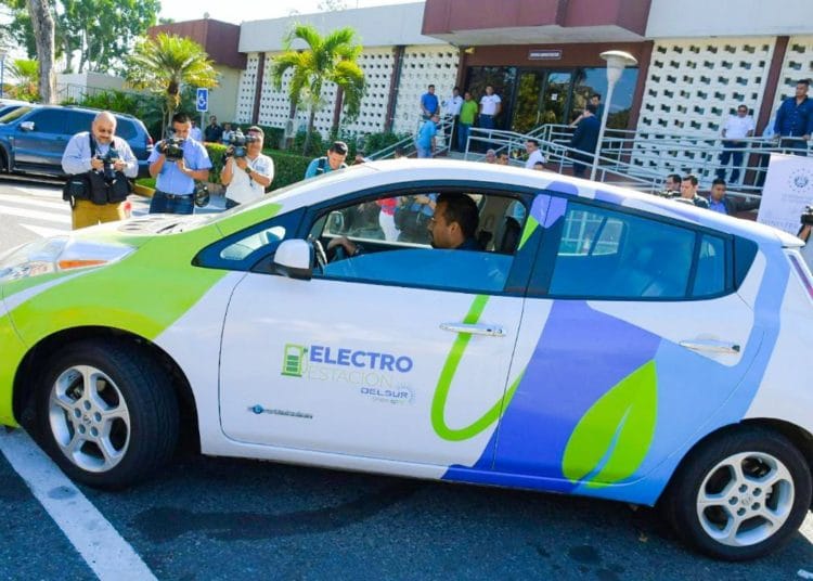 Gobierno promueve el uso de vehículos eléctricos en El Salvador