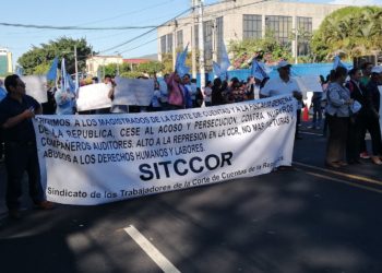 Sindicalistas cierran el bulevar Tutunichapa en apoyo de dos auditores de CCR ligados al caso Mauricio Funes