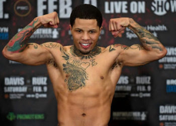 (VIDEO) El campeón mundial de boxeo Gervonta Davis ahorca su mujer en medio de un juego de baloncesto