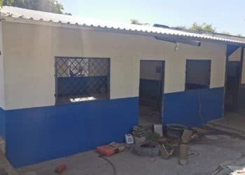 Alcalde Héctor Orellana apoya la construcción de un centro de cómputo en Sonzacate