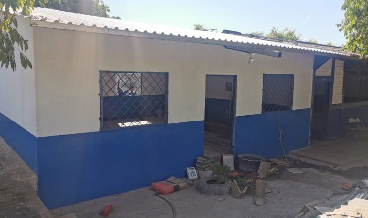 Alcalde Héctor Orellana apoya la construcción de un centro de cómputo en Sonzacate