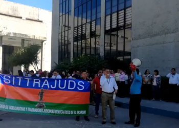 Empleados del Centro Judicial Isidro Menéndez exigen condiciones dignas de trabajo