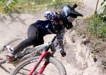Mariana Salazar se gana el derecho de portar el nombre de El Salvador en su uniforme