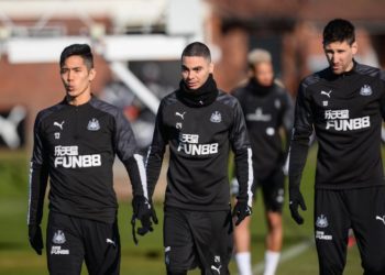 El Newcastle prohíbe a sus jugadores darse la mano por el coronavirus