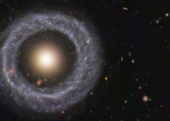 Captan galaxia que tiene otras dos en su interior