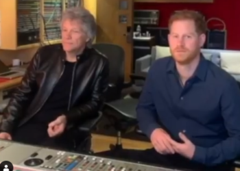 (VIDEO) El príncipe Harry canta junto a Jon Bon Jovi