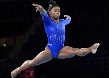 (VIDEO) Simone Biles ensaya un impactante truco que nunca antes fue ejecutado