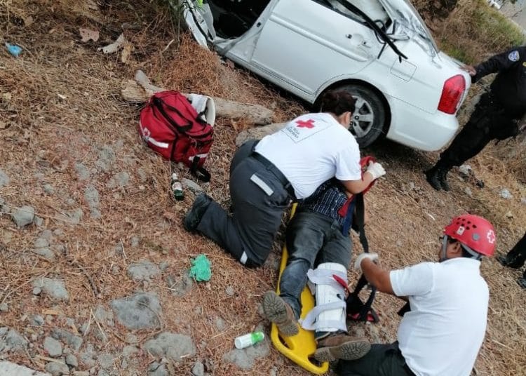 Cinco lesionados dejan accidentes en carretera al Puerto de la Libertad y Los Chorros