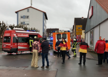 El conductor de una camioneta embiste a una multitud en Alemania durante desfile y deja al menos 15 heridos
