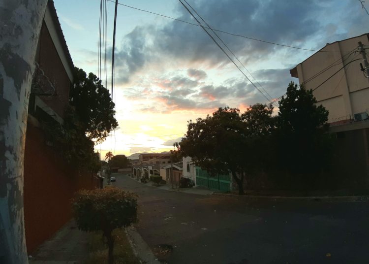 Clima cálido y vientos acelerados para este lunes