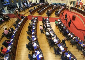 Diputados aprueban formación de Comisión de Antejuicio contra Norman Quijano