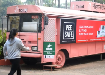 Viejos autobuses se convierten en baños femeninos