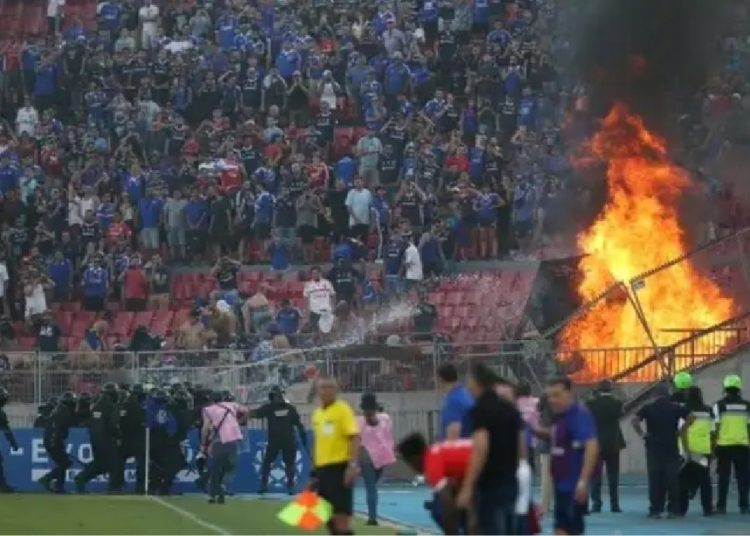 Graves incidentes en el partido entre Universidad de Chile e Inter de Porto Alegre
