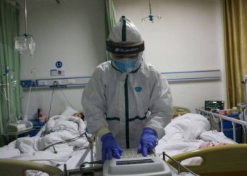 El número de muertos en China se eleva a 1.011 y más de 42.000 los infectados