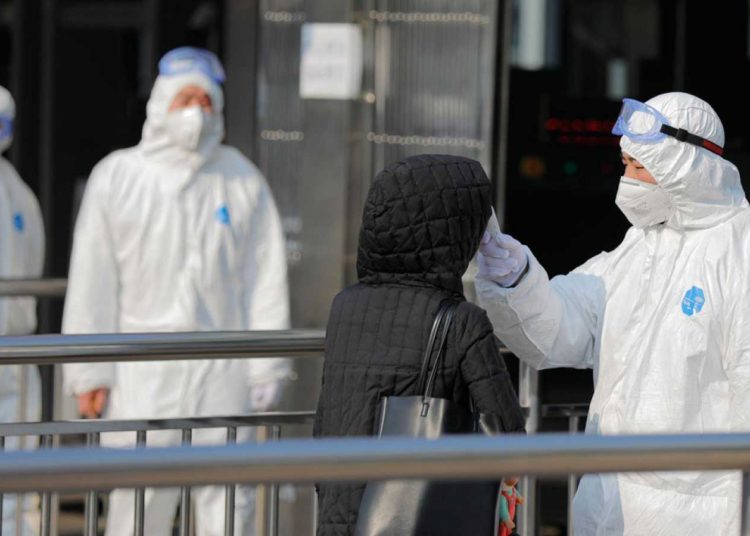 Una mujer que fue dada de alta por coronavirus volvió a dar positivo