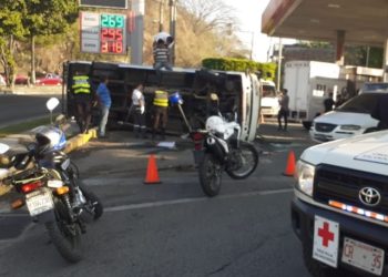 Al menos dos lesionados deja accidente de tránsito en calle Troncal del Norte