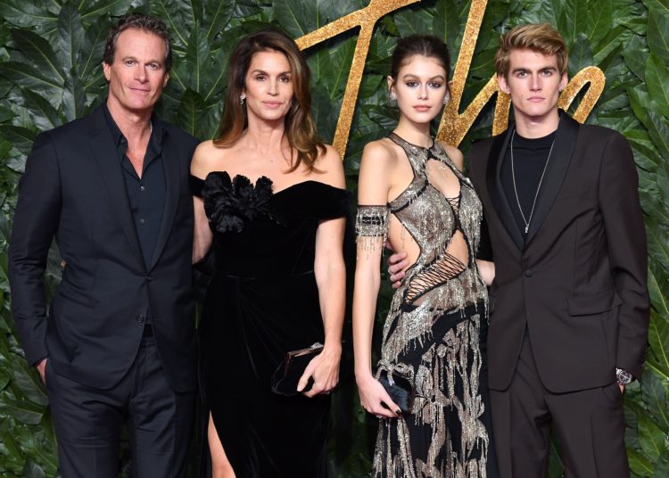 El tatuaje en el rostro de Presley Gerber preocupa a sus padres Cindy Crawford y Rande Gerber