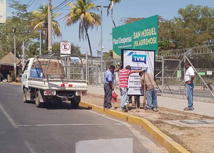 Miguel Pereira ordena remover mupis instalados sin autorización
