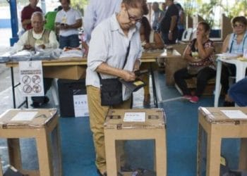 La suspensión de las elecciones en República Dominicana por fallos en la votación electrónica, desata tensión