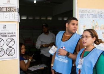 Suspenden elecciones municipales en República Dominicana tras fallas en votación electrónica