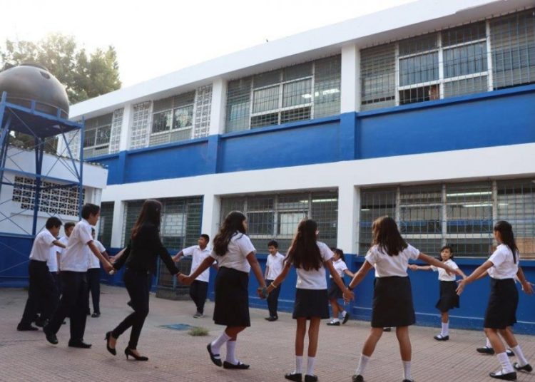 Alumnado asistirá a clases en horarios normales, anuncia ministra de Educación. Se descartan casos de coronavirus