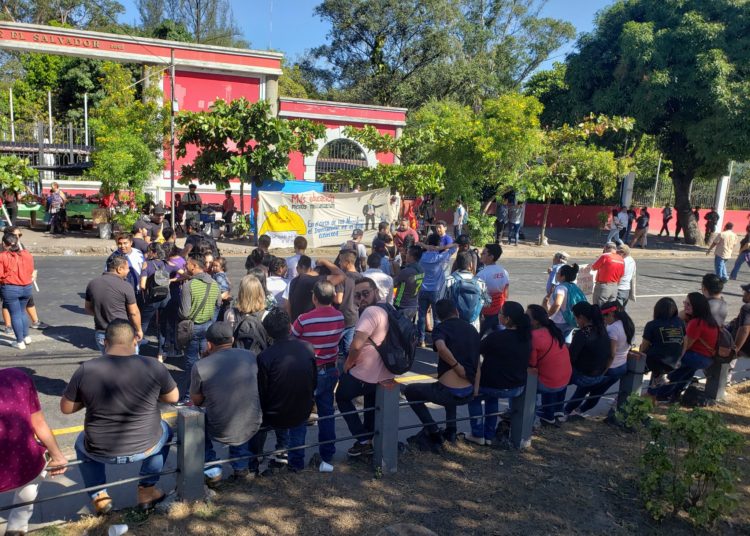 Estudiantes de la UES rechazan militarización de Asamblea Legislativa