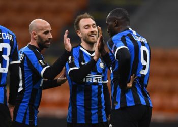 En el fútbol europeo prohíben selfies, autógrafos y abrazos debido al coronavirus