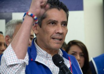 Gustavo López renuncia a la presidencia de ARENA