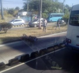 Motociclista fallece al ser impactado por un vehículo en carril de Sitramss