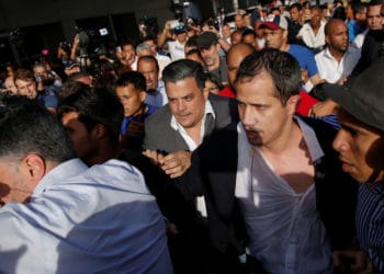 Afines a Maduro agreden a Guaidó y a su esposa al retornar a Caracas