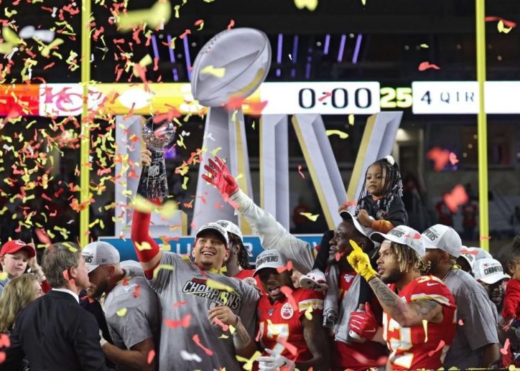 Kansas City Chiefs ganan el Super Bowl tras medio siglo alejados de la gloria