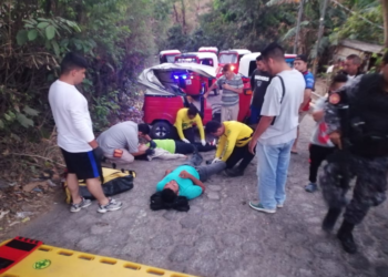 Mototaxi sufre accidente en Ciudad Arce y deja dos lesionados