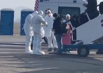 En medio de protestas becarias salvadoreñas aterrizan en Járkov, Ucrania