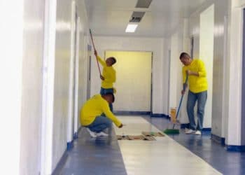 Privados de libertad remodelan Hospital Zacamil